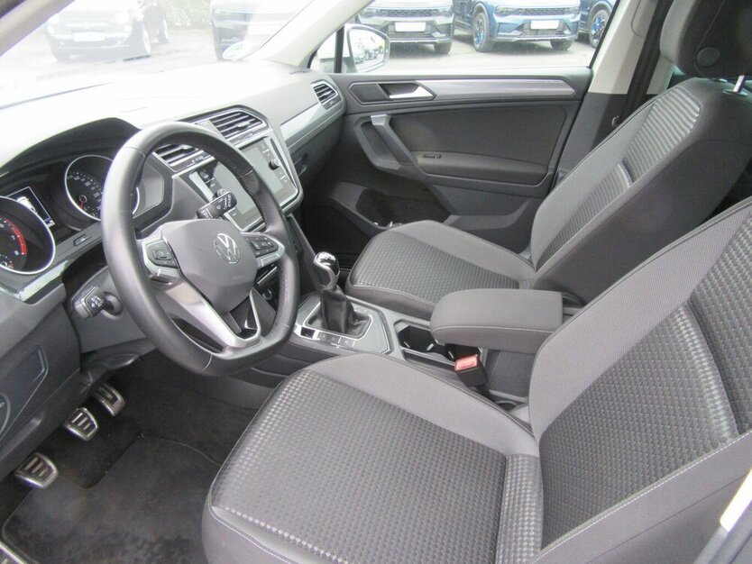 VW Tiguan Active 1.5, NAVI, LED 88.000 km 24.890 € Gernsheim 64579