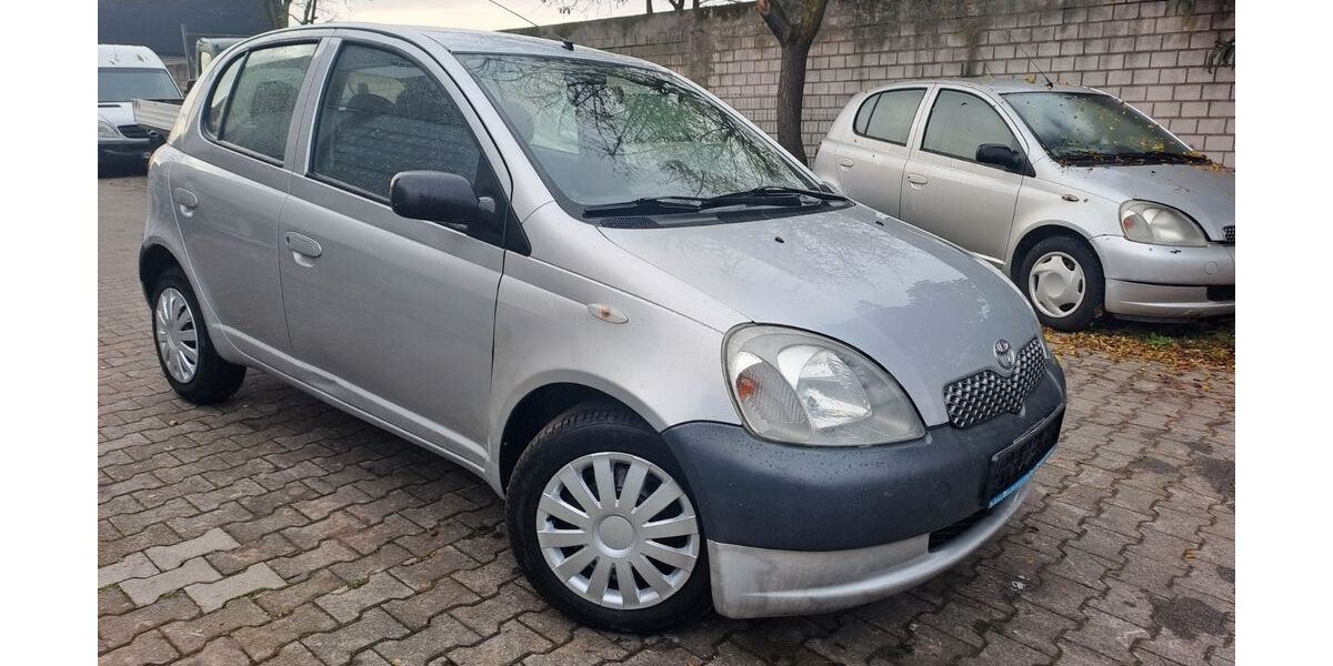 Toyota Yaris 210.020 km 1.390 &euro; Mannheim 68169