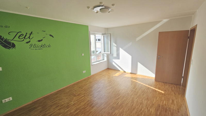 ObjNr:19759 - Attraktives Wohnen im gepflegten EFH mit Garten, Terrasse, Balkon und Garage in LU-Maudach 6.5 zimmer