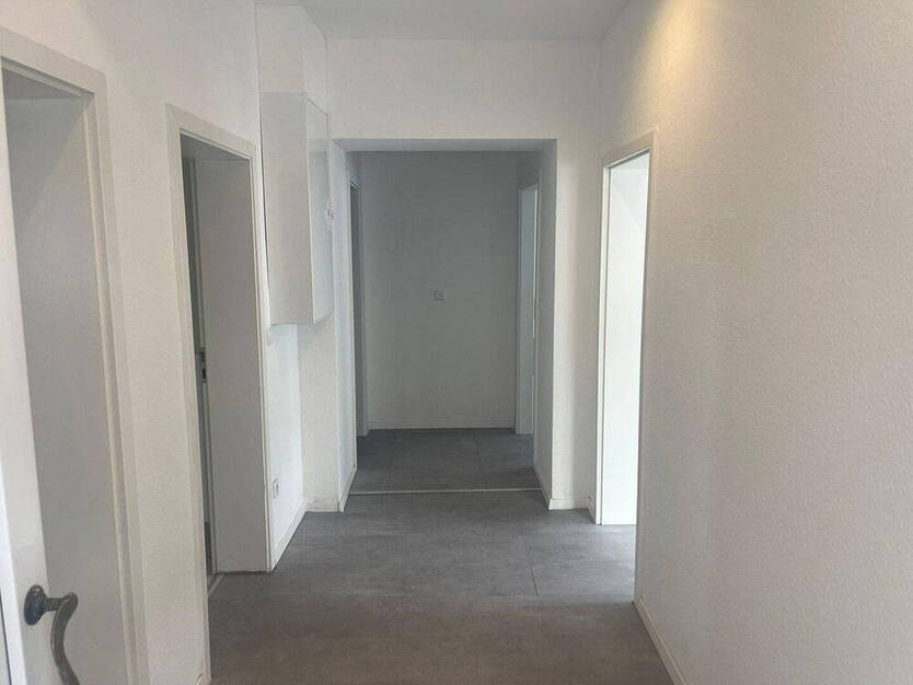 Frisch saniert! - Großzügige 3-Zimmer-Wohnung (PREIS PRO Zimmer)