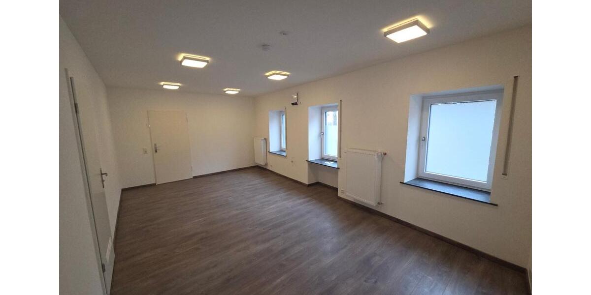 Gewerbeeinheit Ideal für: Fahrschule, Nachhilfe, Praxis,... in HD zimmer