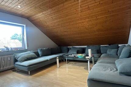 3-Zimmer-Dachgeschoßwohnung mit Balkon und Stellplätzen in ruhiger Lage