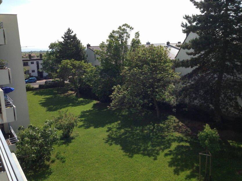 Schöne, helle - unvermietete - 3,5 Zimmerwohnung (87,5 qm) mit Südbalkon