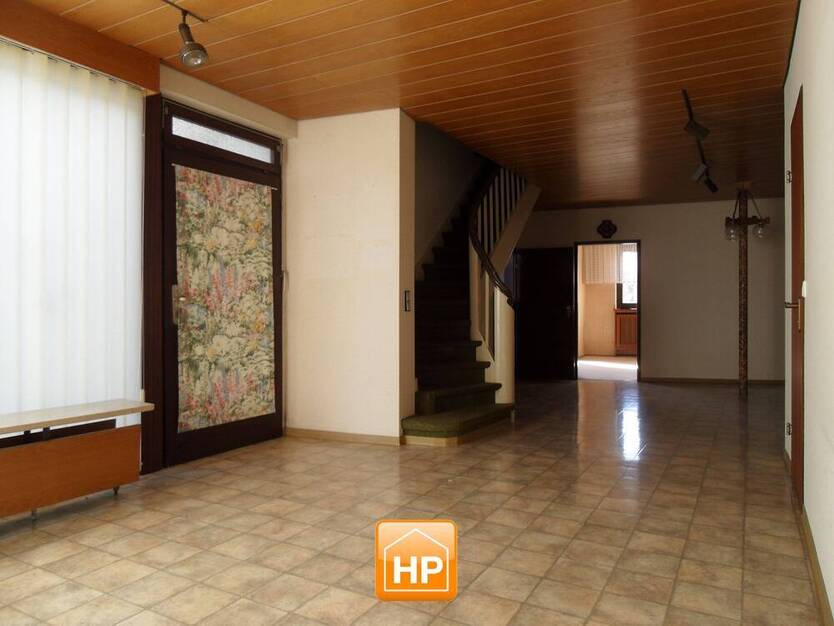 Großzügige Etagenwohnung(OG+DG) mit ca. 235 m² über 1. OG & DG in Ludwigshafen-Oppau