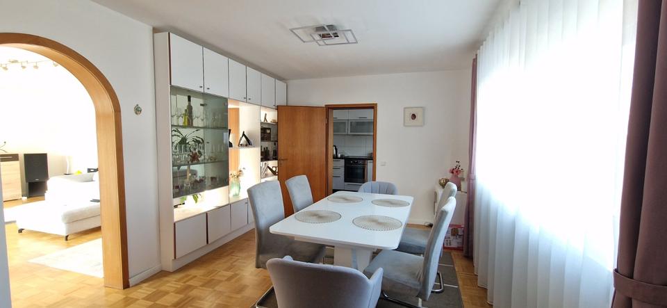 Haus zu Verkaufen(nur Erdgeschoss, mit grossem Parkplatz 4 zimmer