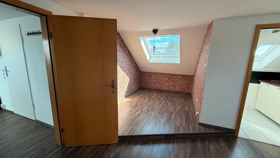 Dachgeschoßwohnung Mannheim Sandhofen - 2.5 Zimmer, 50 m&sup2;, 700&euro; | Angebot:26313632