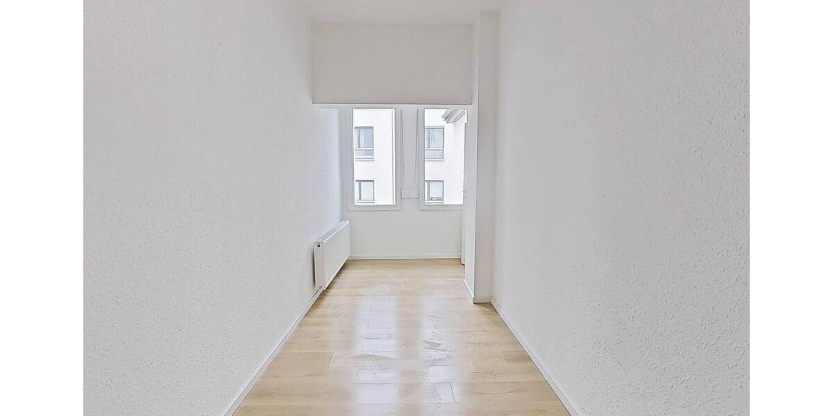 Modernisierte 2-Zimmer-Altbauwohnung mit BALKON und EBK 2 zimmer