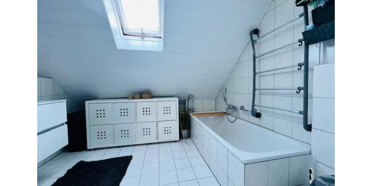 Dachgeschoßwohnung Waghäusel - 3 Zimmer, 105 m&sup2;, 1.150&euro; | Angebot:24936966