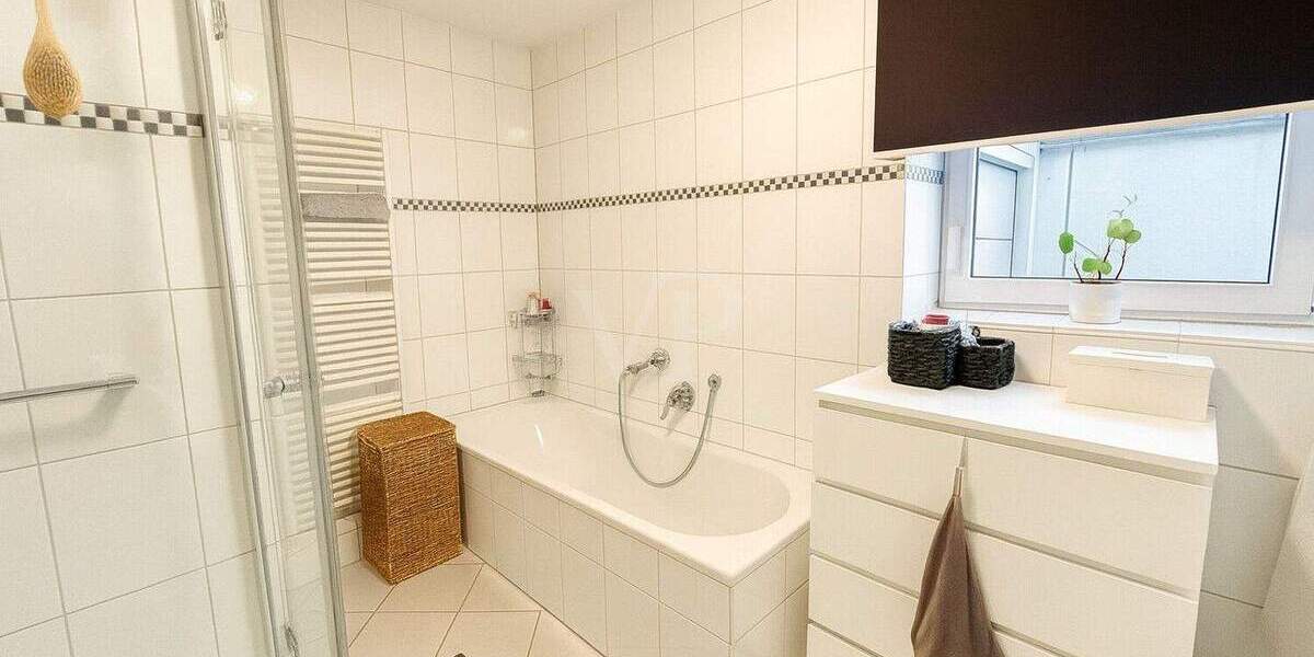 Freistehendes Mehrparteienhaus mit großem Garten und Raum für Generationen zimmer