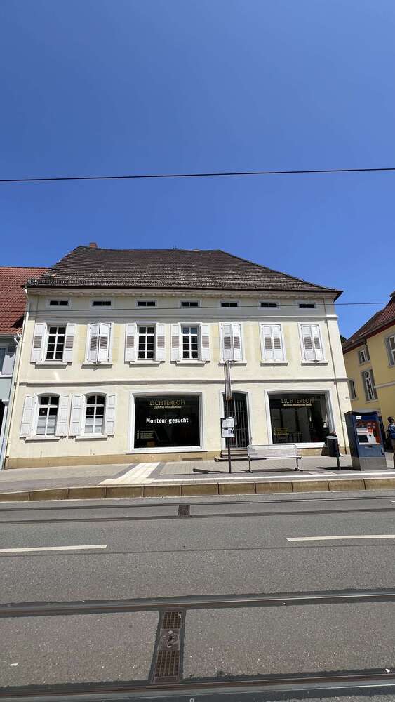 Einzelhandel in Mannheim 2.000 € 145 m²