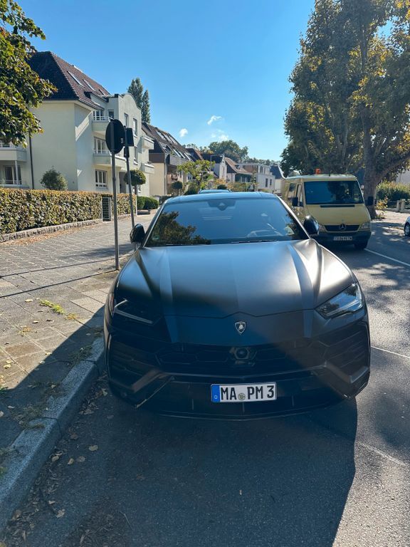 Lamborghini Urus 82.000 km 210.000 € Mannheim 68165