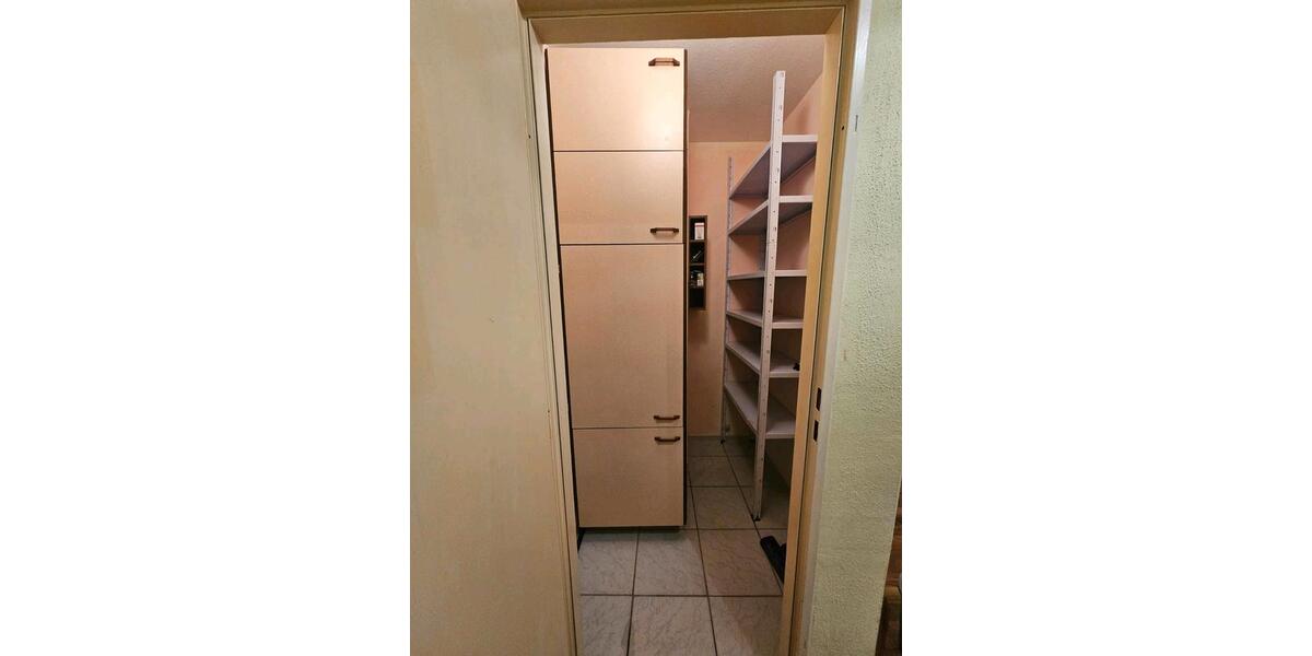 3-Zimmerwohnung mit Einbauküche, Balkon, Keller und PKW-Stellplat 3 zimmer