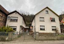 Investorenchance in Schriesheim - Zwei Wohnhäuser + Scheune unter Verkehrswert