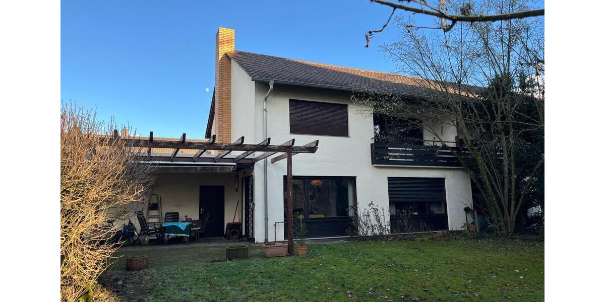 Doppelhaushälfte auf großem Grundstück - verkehrsgünstig gelegen 5 zimmer