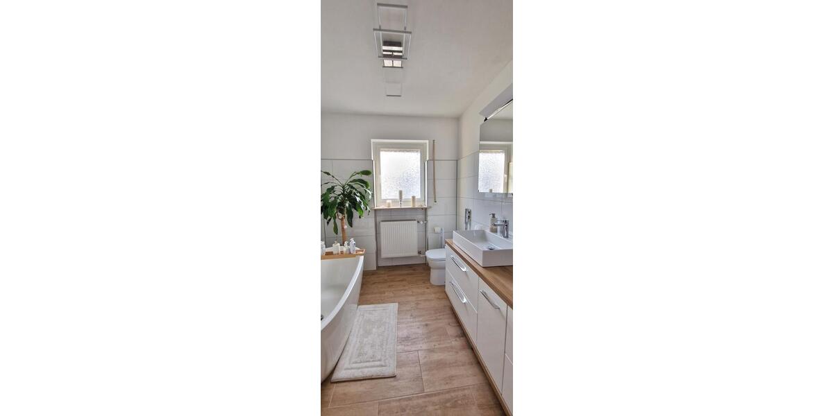 Haus zu Verkaufen(nur Erdgeschoss, mit grossem Parkplatz 4 zimmer