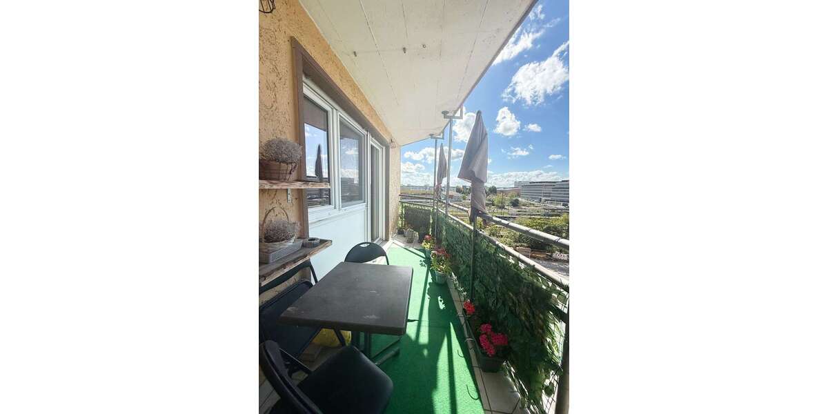 Bezugsfreie 2 ZKB mit Balkon in verkehrsgünstiger Lage Großteils modernisiert Fernwärme Heizung - Etagenwohnung Heidelberg Bahnstadt | Angebot:24524872