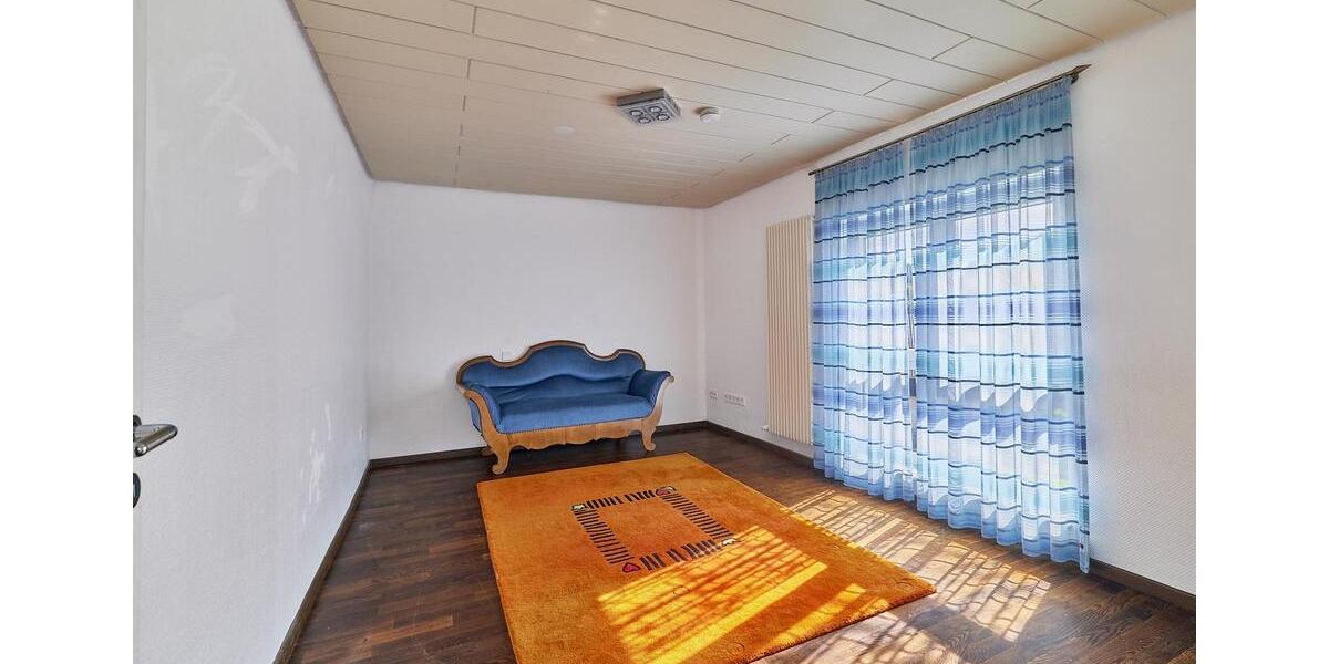 3 Km zur S-Bahn Einfamilienhaus inkl. ELW 9 zimmer