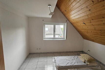 ObjNr:19757 - Sehr gepflegte 3,5 Zi ET-Maisonettewohnung mit Balkon und PkW-Stellplatz in LU-Maudach 3.5 zimmer