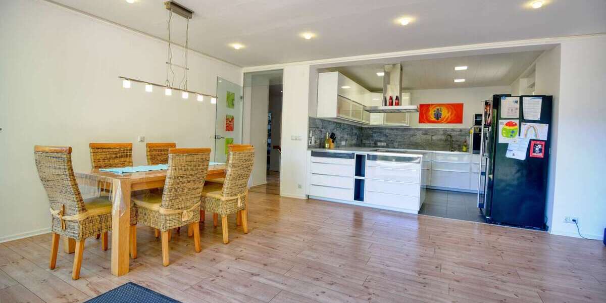 Panorama ZFH mit sagenhaftem Ausblick Energieeffizient & am Waldrand Garten,Balkone & Terrasse 7 zimmer