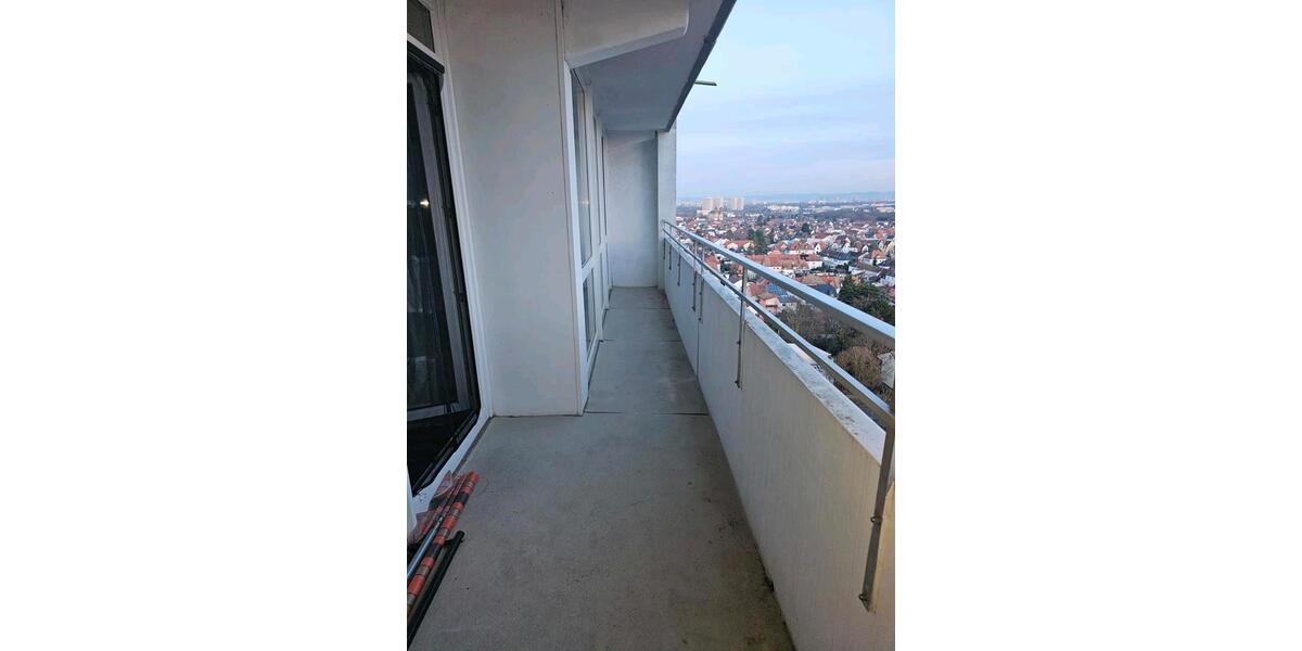 3-Zimmerwohnung mit Einbauküche, Balkon, Keller und PKW-Stellplat 3 zimmer