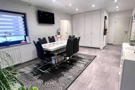 Gepflegte 4 Zimmer Wohnung mit Lift, Balkon und Garage