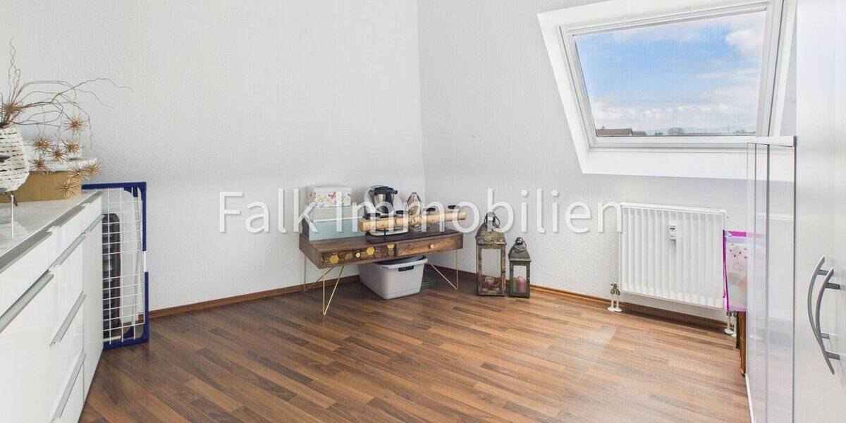 Etagenwohnung Brühl - 4 Zimmer, 98 m&sup2;, 289.000&euro; | Angebot:26174197