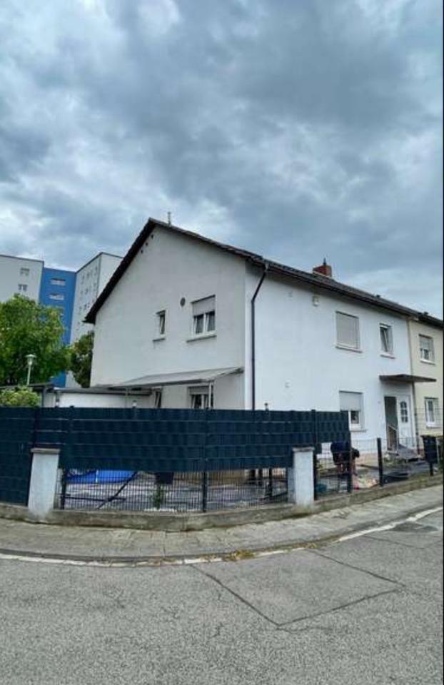 Schöne 3zkb mit Balkon und Parkettboden