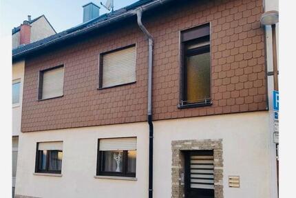 Haus Hockenheim - 9 Zimmer, 175 m&sup2;, 585.000&euro; | Angebot:26802434