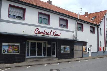 * UNIKAT: Gewerbe- und Wohnimmobilie ... Kino, Verkaufs- oder Lagerstätte und zwei Wohnungen ... * zimmer