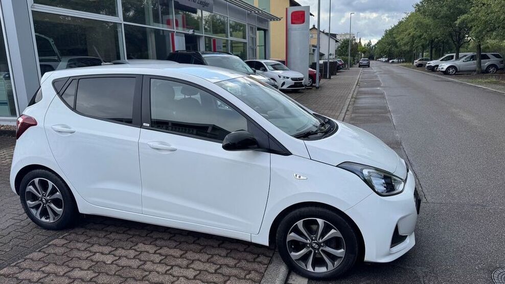 i10