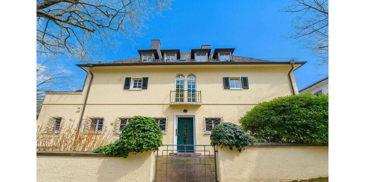 Großzügige 4-Zimmer-Wohnung mit Blick auf Schloss und Neckar – umfassend saniert 4 zimmer