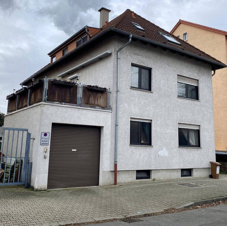 Attraktive, helle 3 ZKB-Wohnung mit neuw. EBK, Wintergarten und Garage in Süd-West-Lage