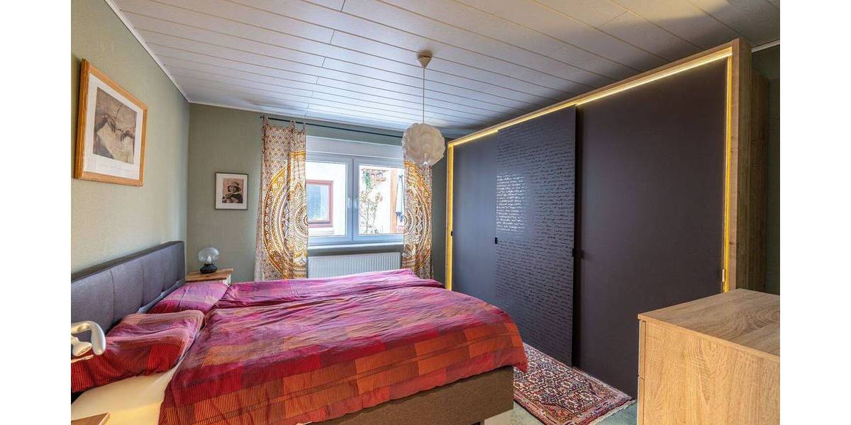 Etagenwohnung Weinheim - 5 Zimmer, 213 m&sup2;, 490.000&euro; | Angebot:25986088