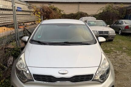 Kia Rio 147.000 km 4.100 &euro; Plankstadt 68723
