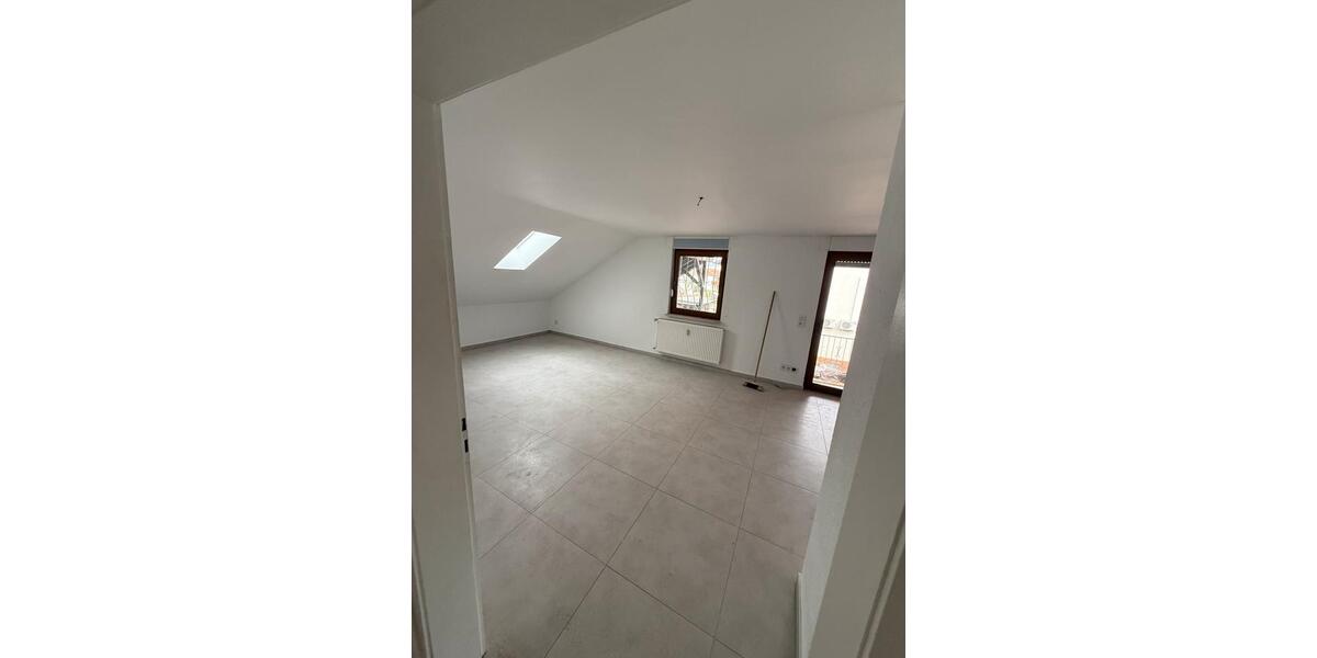 Dachgeschoßwohnung Bürstadt - 3 Zimmer, 80 m&sup2;, 1.250&euro; | Angebot:26237996