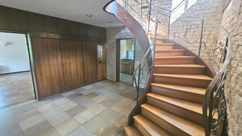 ObjNr:19522 - Freistehendes, repräsentatives EFH mit Garten und großem Grundstück ausserhalb in DÜW-Grethen 7 zimmer