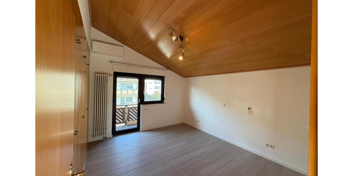 Dachgeschoßwohnung Leimen - 3 Zimmer, 92 m&sup2;, 1.200&euro; | Angebot:24615000