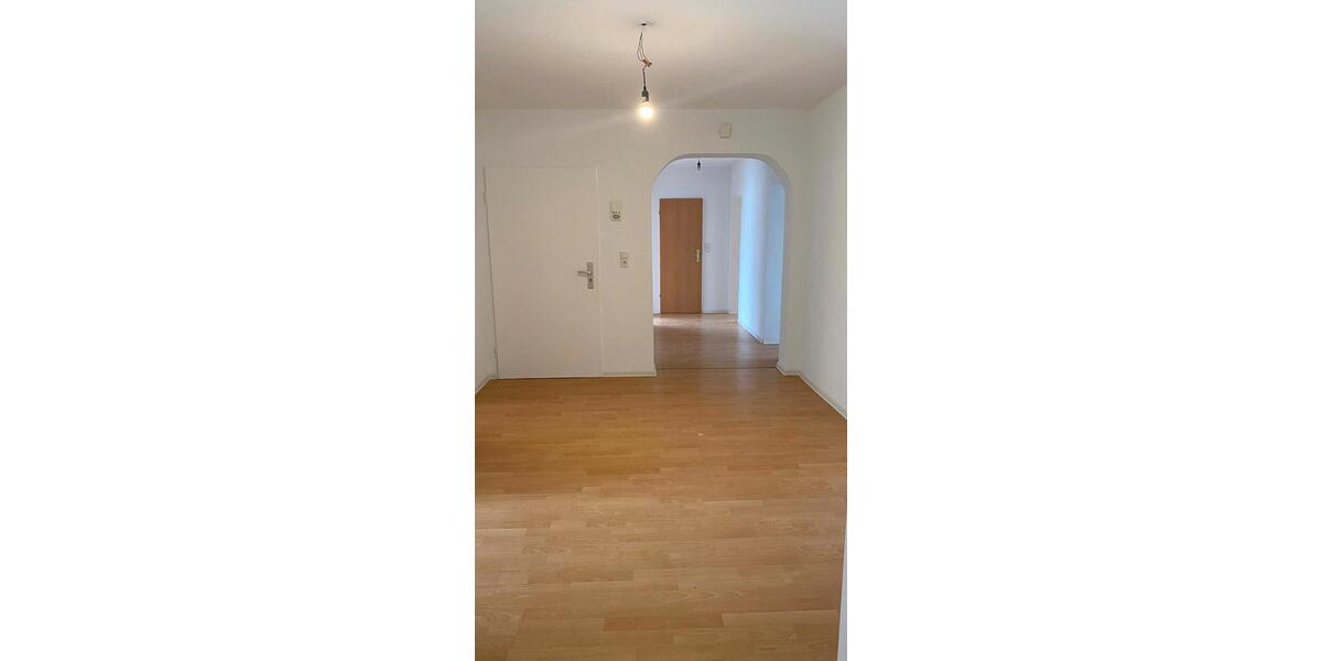 Etagenwohnung Lampertheim - 5 Zimmer, 130 m&sup2;, 1.225&euro; | Angebot:26262292