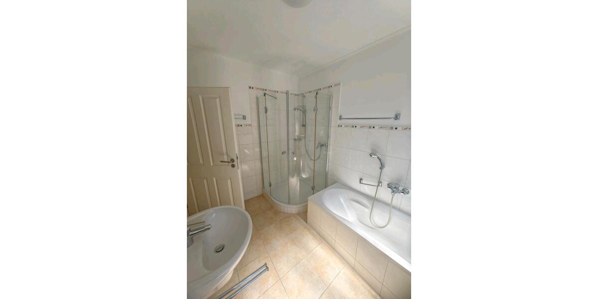 Erdgeschoßwohnung Walldorf - 4 Zimmer, 118 m&sup2;, 1.600&euro; | Angebot:26460083
