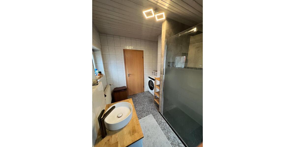 Dachgeschoßwohnung Ludwigshafen am Rhein Rheingönheim - 3 Zimmer, 75 m&sup2;, 900&euro; | Angebot:24563094
