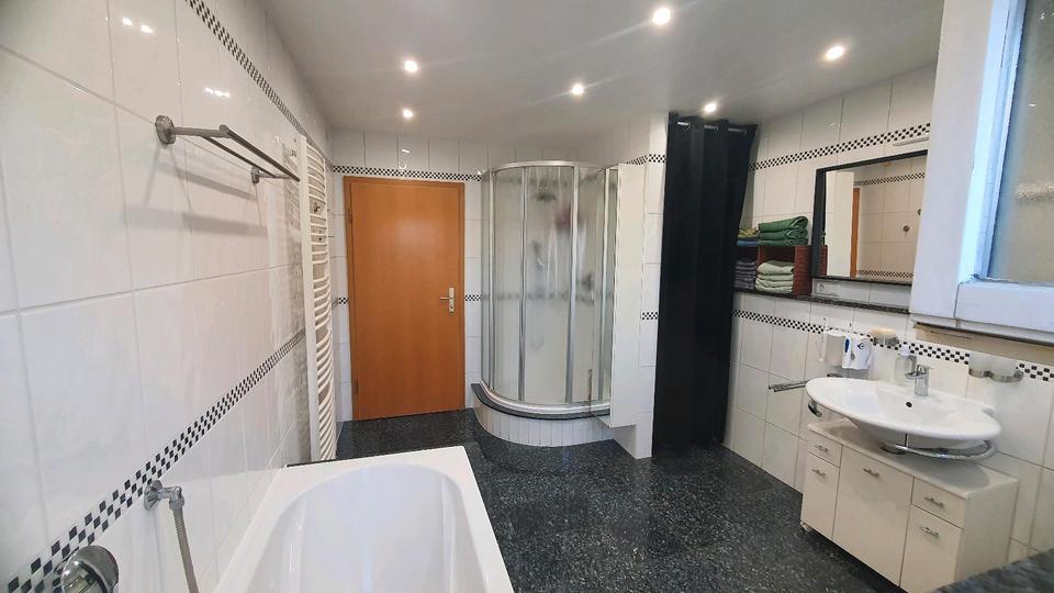 Großzügige 5-ZKB Etagenwohnung mit U-förmiger Dachterasse 5 zimmer