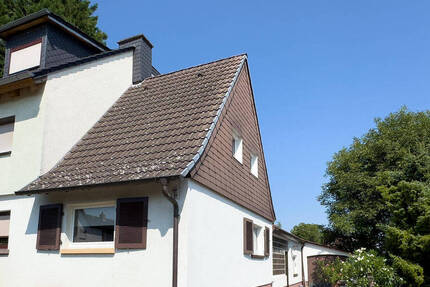 *** Charmante Doppelhaushälfte mit großem Grundstück und viel Potenzial ***
