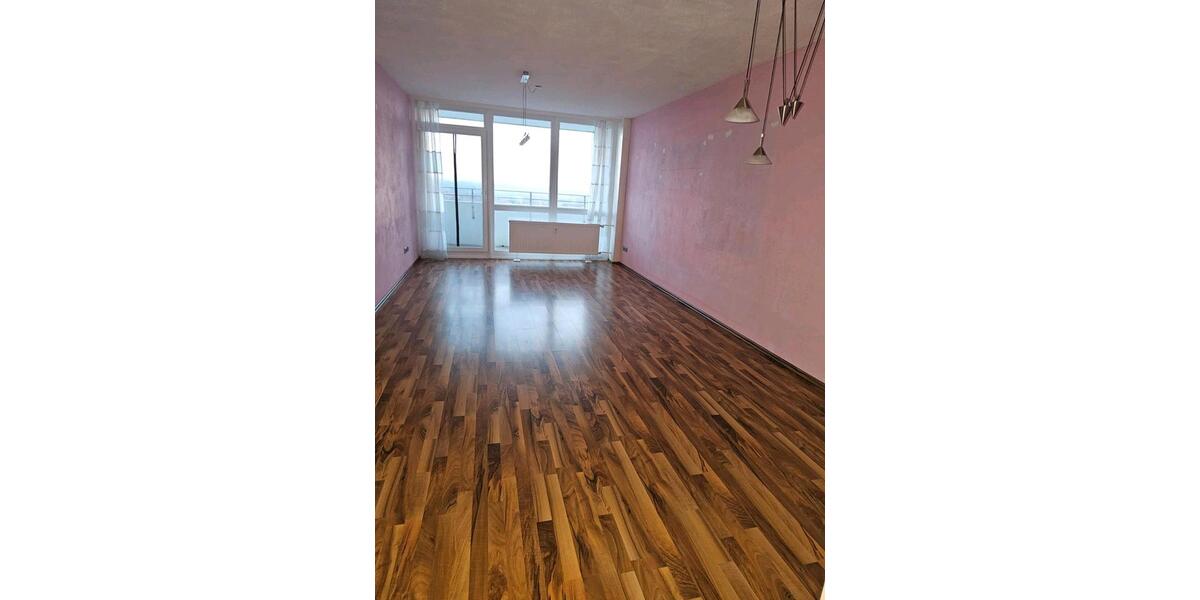 3-Zimmerwohnung mit Einbauküche, Balkon, Keller und PKW-Stellplat 3 zimmer