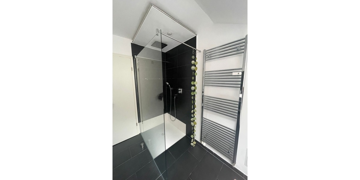 Reserviert 4,5 Zimmer Dachgeschosswohnung mit großem Grundstücksanteil und Carport in Südhessen 4.5 zimmer