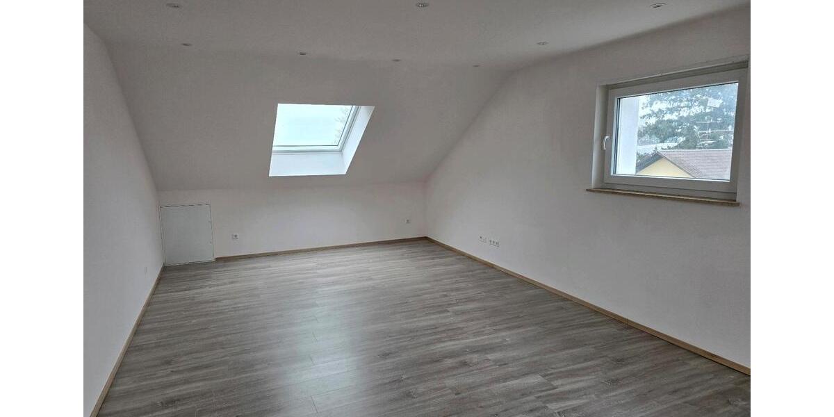 Dachgeschoßwohnung Reilingen - 3 Zimmer, 72 m&sup2;, 830&euro; | Angebot:26024510