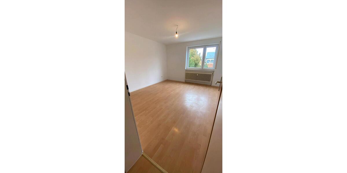 Etagenwohnung Lampertheim - 5 Zimmer, 130 m&sup2;, 1.225&euro; | Angebot:26262292