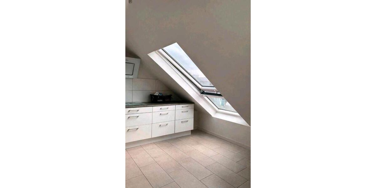 Dachgeschoßwohnung Ludwigshafen am Rhein - 2 Zimmer, 35 m&sup2;, 650&euro; | Angebot:26231836