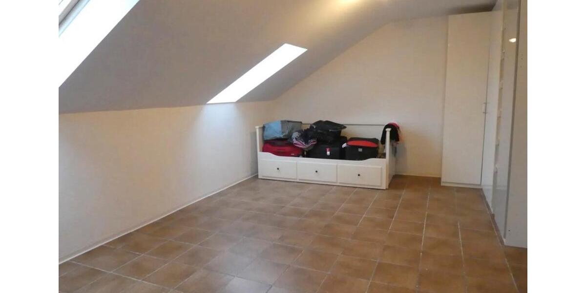 Dachgeschoßwohnung Weinheim - 4 Zimmer, 106 m&sup2;, 229.000&euro; | Angebot:26295957