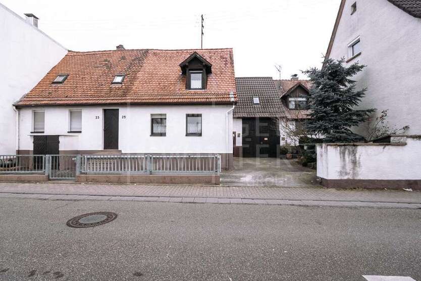 Haus zum Kaufen in Leimen 399.900 € 209 m²