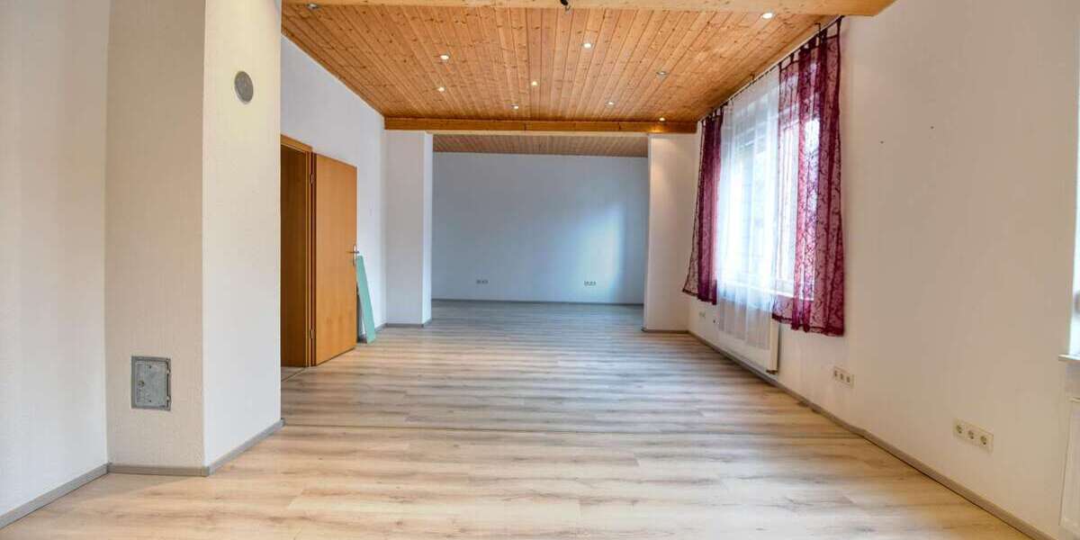 Bezugfsfreie 6 ZKBB mit XL-Panoramaterrasse & Gemeinschaftsgarten Gepflegtes 2FH mit Garage - Etagenwohnung Mannheim Sandhofen | Angebot:26749567